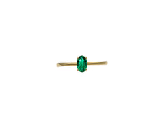 18K Gold Ring With Emerald Gemstone in Oval Shape