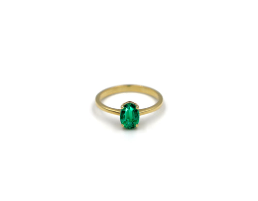 18K Gold Ring With Emerald Gemstone in Oval Shape