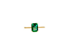 18K Gold Ring With Emerald Gemstone in Emerald Shape