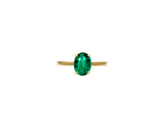 18K Gold Ring With Emerald Gemstone in Oval Shape