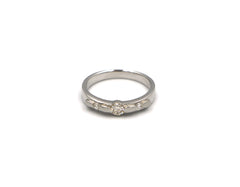 18K Gold Ring With Diamond GF16387