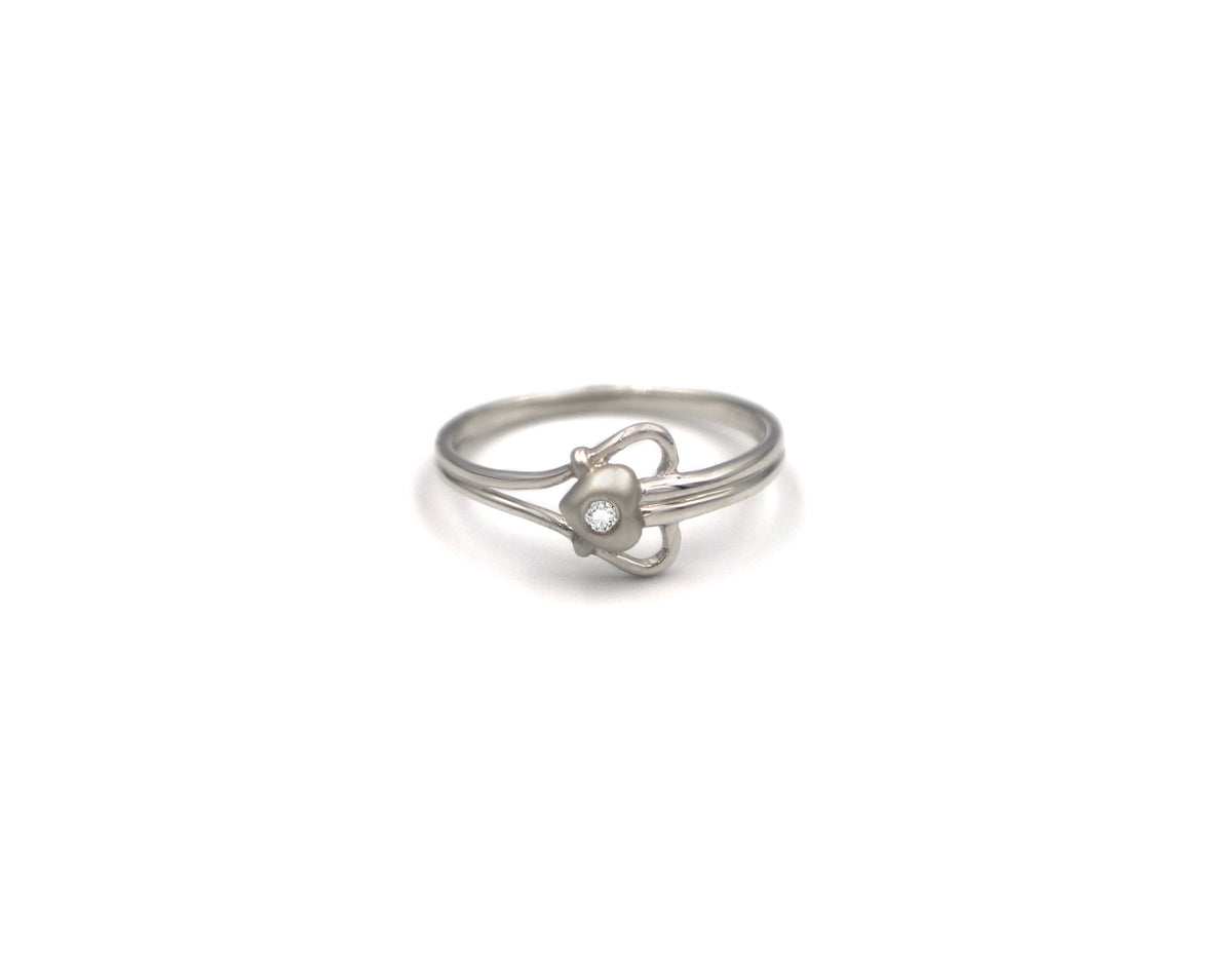 18K White Gold Ring With Diamond HN06881