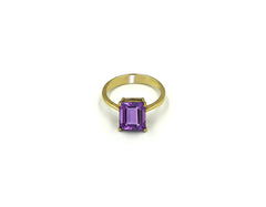 18K Gold Ring With Amethyst Gemstone in Emerald Shape LMR06065