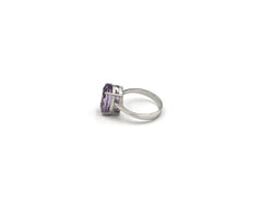 18K White Gold Ring With Oval Shape big Amethyst LMR06098