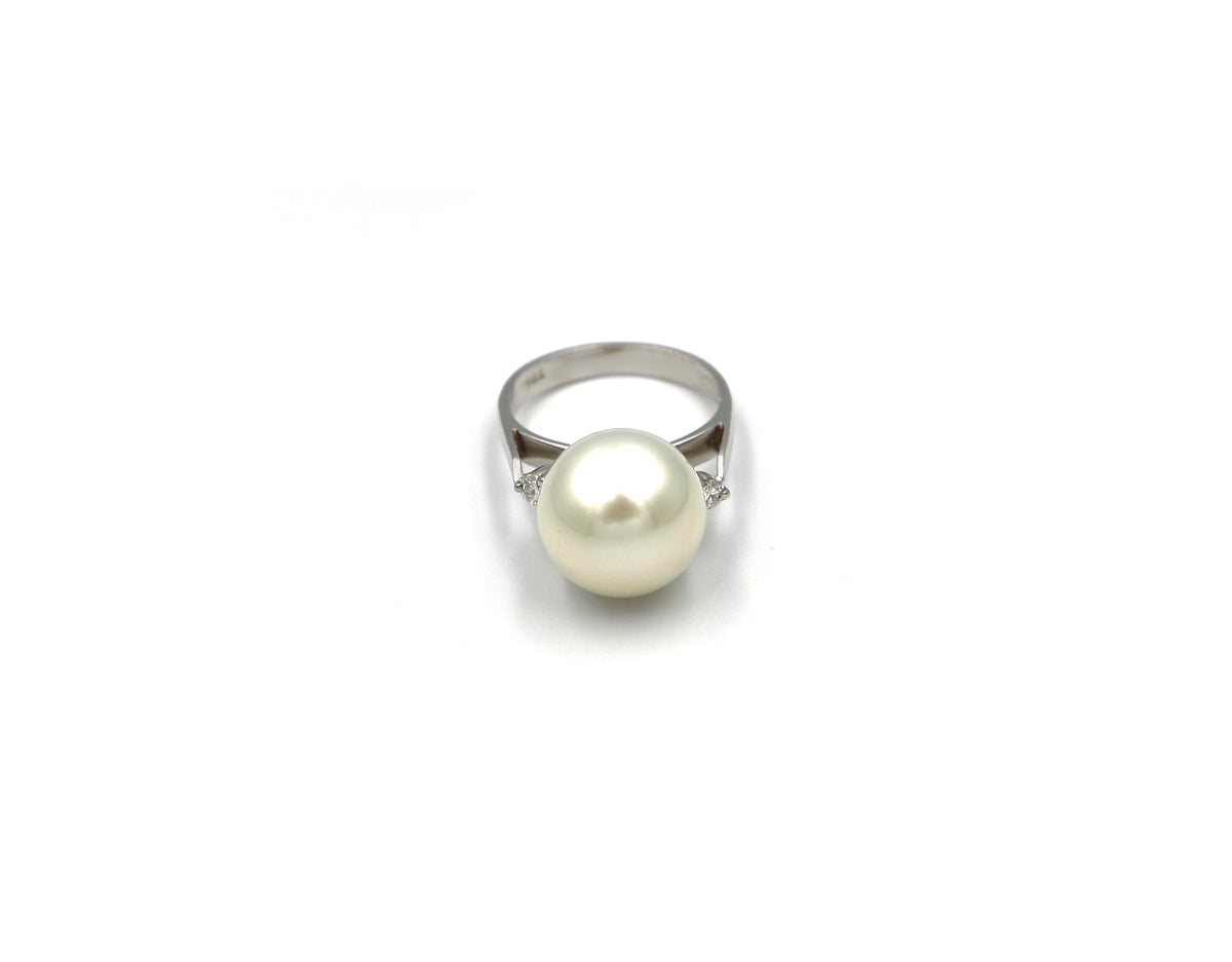 18K White Gold Ring With Diamonds and pearl LMR06842