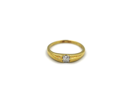 18K Gold Ring With Diamond NL01307B