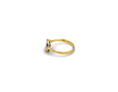 18K Gold Ring With Cluster of Diamonds R03155B