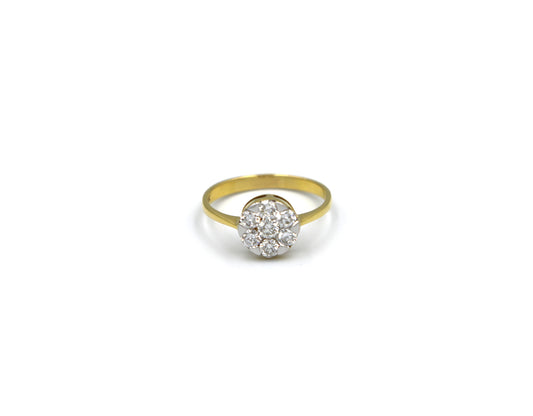 18K Gold Ring With Cluster of Diamonds R03155B