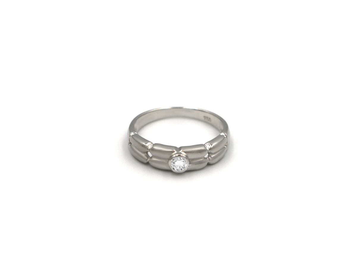 18K White Gold Ring With Diamond SK00676