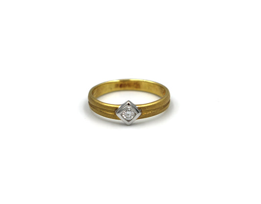 18K Gold Ring With Diamond ST00781