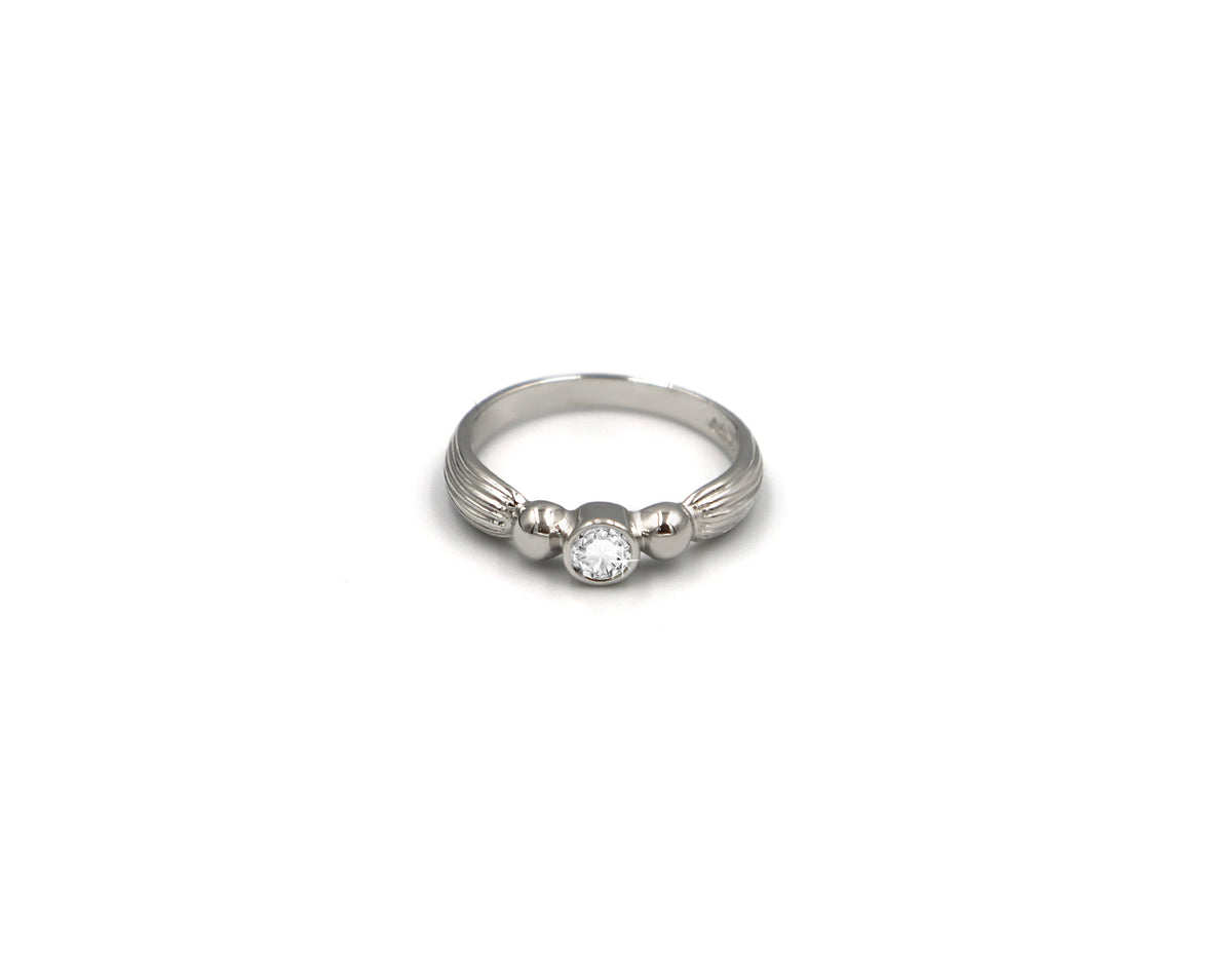 18K White Gold Ring With Diamond ST01859B