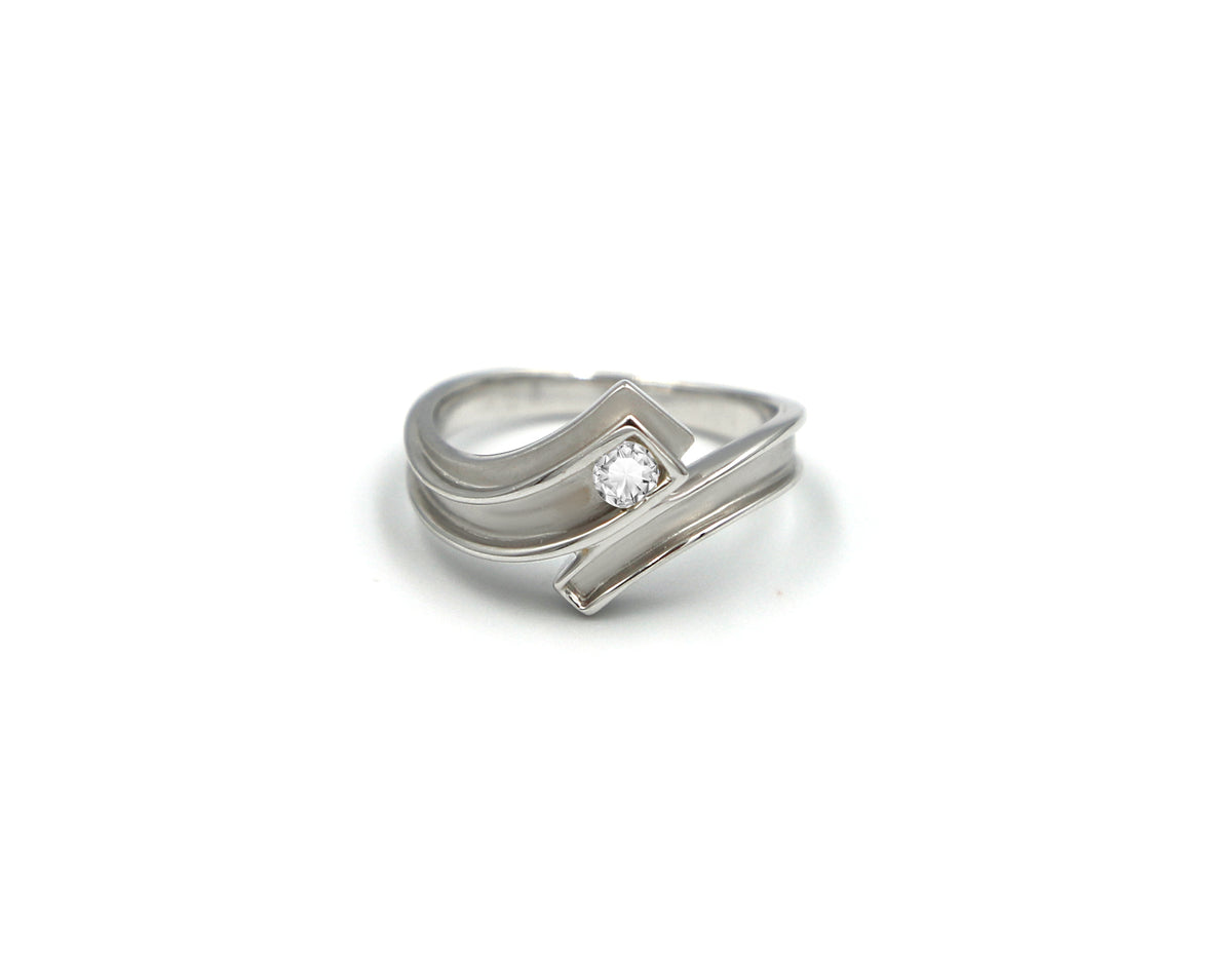 18K White Gold Ring With Diamond UR00673