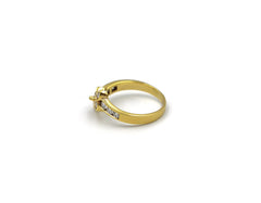 18K Gold Ring With Diamonds Z591